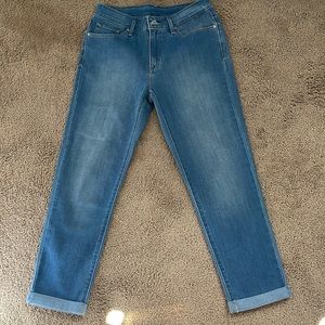 Levi’s capri jeans. Rolled up legs. Size 28. Never worn. Lightweight denim